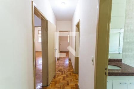 Corredor de casa para alugar com 3 quartos, 130m² em Santa Efigênia, Belo Horizonte