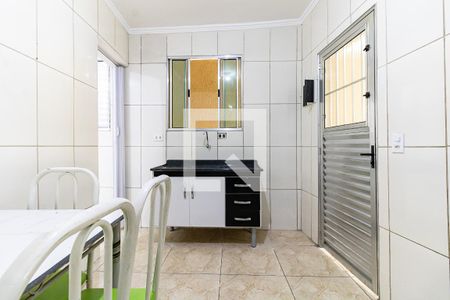 Casa para alugar com 60m², 2 quartos e 2 vagas Casa para alugar com 60m², 2 quartos e 2 vagasCozinha