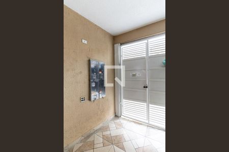 Casa para alugar com 60m², 2 quartos e 2 vagas Casa para alugar com 60m², 2 quartos e 2 vagasEntrada