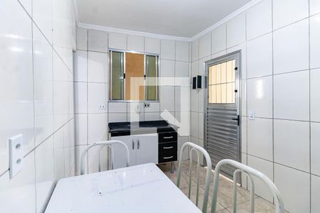 Casa para alugar com 60m², 2 quartos e 2 vagas Casa para alugar com 60m², 2 quartos e 2 vagasCozinha