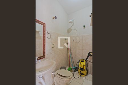 Casa à venda com 422m², 4 quartos e 3 vagasBanheiro de Serviço