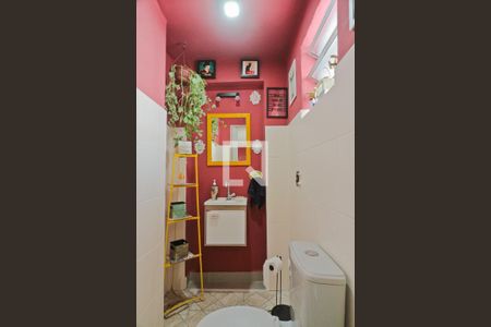 Casa à venda com 422m², 4 quartos e 3 vagasCasa 2 - banheiro