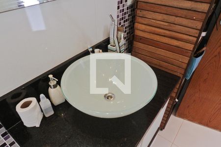 Casa à venda com 422m², 4 quartos e 3 vagasBanheiro da Suíte 1