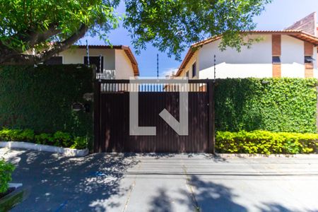 Casa de condomínio à venda com 160m², 4 quartos e 2 vagas Casa de condomínio à venda com 160m², 4 quartos e 2 vagasFachada