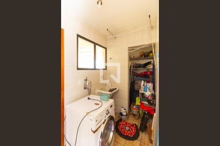 Casa de condomínio à venda com 160m², 4 quartos e 2 vagas Casa de condomínio à venda com 160m², 4 quartos e 2 vagasLavanderia