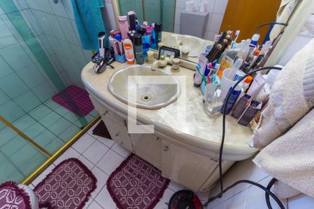 Casa de condomínio à venda com 160m², 4 quartos e 2 vagas Casa de condomínio à venda com 160m², 4 quartos e 2 vagasSuíte Banheiro