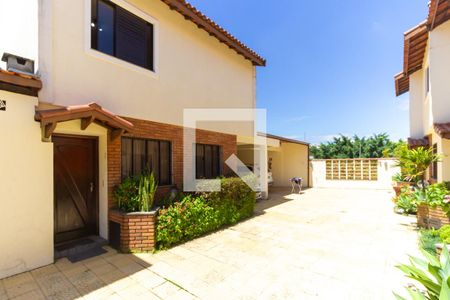 Casa de condomínio à venda com 160m², 4 quartos e 2 vagas Casa de condomínio à venda com 160m², 4 quartos e 2 vagasFachada