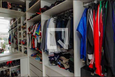 Apartamento à venda com 140m², 2 quartos e 2 vagas Apartamento à venda com 140m², 2 quartos e 2 vagasCloset do quarto