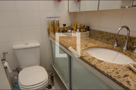 Apartamento à venda com 140m², 2 quartos e 2 vagas Apartamento à venda com 140m², 2 quartos e 2 vagasBanheiro da Suíte