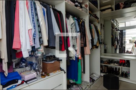 Apartamento à venda com 140m², 2 quartos e 2 vagas Apartamento à venda com 140m², 2 quartos e 2 vagasCloset do quarto