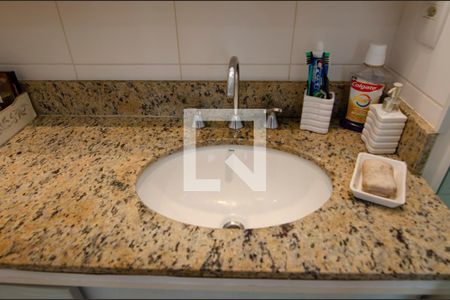 Apartamento à venda com 140m², 2 quartos e 2 vagas Apartamento à venda com 140m², 2 quartos e 2 vagasBanheiro da Suíte