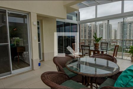 Apartamento à venda com 140m², 2 quartos e 2 vagas Apartamento à venda com 140m², 2 quartos e 2 vagasVaranda gourmet