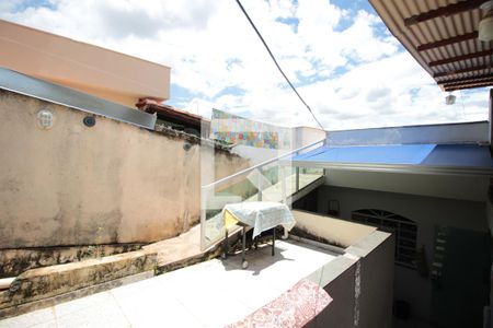 Casa à venda com 240m², 2 quartos e 2 vagasÁrea de Serviço