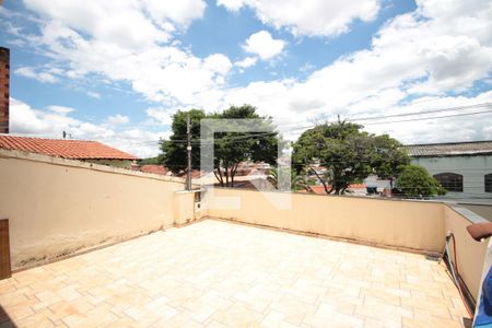 Casa à venda com 240m², 2 quartos e 2 vagasQuintal