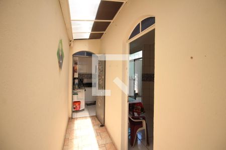 Casa à venda com 240m², 2 quartos e 2 vagasCorredor Externo