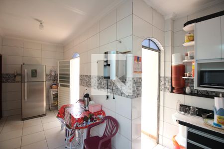 Casa à venda com 240m², 2 quartos e 2 vagasCozinha e Copa