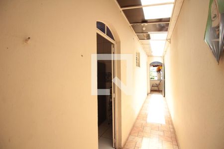 Casa à venda com 240m², 2 quartos e 2 vagasCorredor Externo