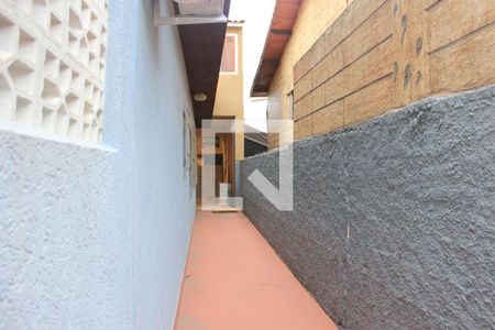 Casa à venda com 260m², 5 quartos e 3 vagasCorredor do quintal