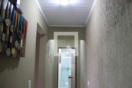 Casa à venda com 260m², 5 quartos e 3 vagasCorredor do piso superior p/ o banheiro