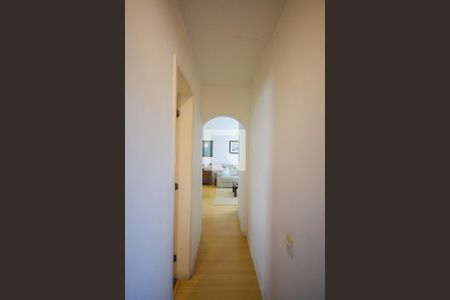 Corredor de apartamento para alugar com 2 quartos, 80m² em Real Parque, São Paulo