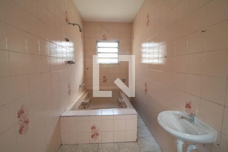 Banheiro da Suíte 1 de casa para alugar com 3 quartos, 200m² em Parque Edu Chaves, São Paulo