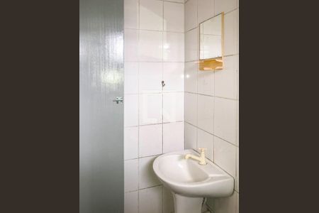 Banheiro de kitnet/studio para alugar com 1 quarto, 29m² em Trindade, Florianópolis
