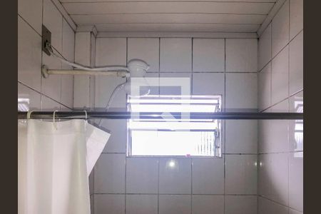 Banheiro de kitnet/studio para alugar com 1 quarto, 29m² em Trindade, Florianópolis