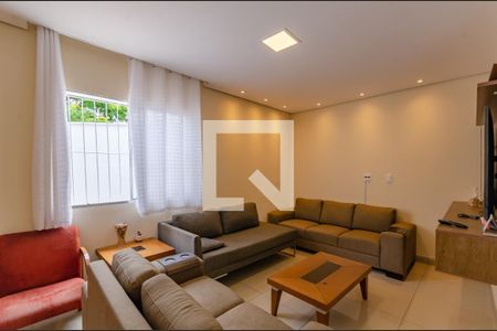 Sala de casa à venda com 4 quartos, 180m² em Santa Amelia, Belo Horizonte