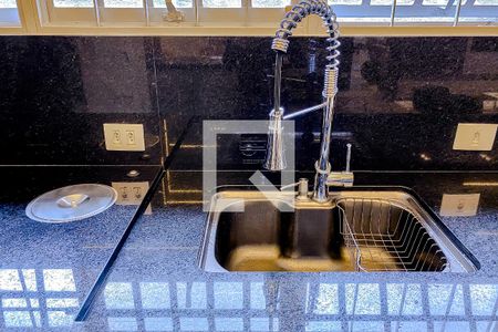 Casa à venda com 322m², 4 quartos e 4 vagasCozinha