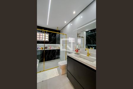 Casa à venda com 322m², 4 quartos e 4 vagasBanheiro da Suíte 1