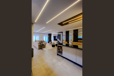 Casa à venda com 322m², 4 quartos e 4 vagasCozinha