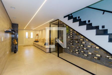 Casa à venda com 322m², 4 quartos e 4 vagasAdega