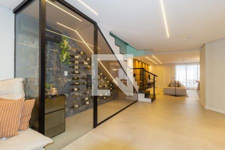 Casa à venda com 322m², 4 quartos e 4 vagasAdega