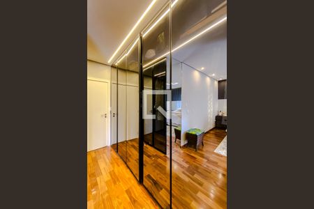 Casa à venda com 322m², 4 quartos e 4 vagasQuarto 1 - Armários