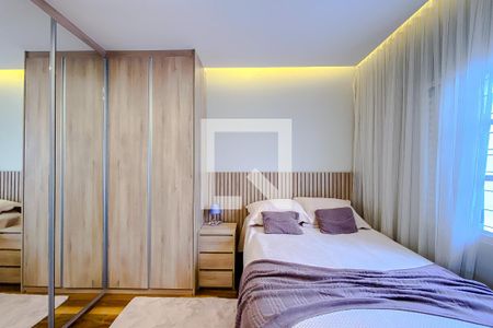 Casa à venda com 322m², 4 quartos e 4 vagasQuarto 2 - Suíte