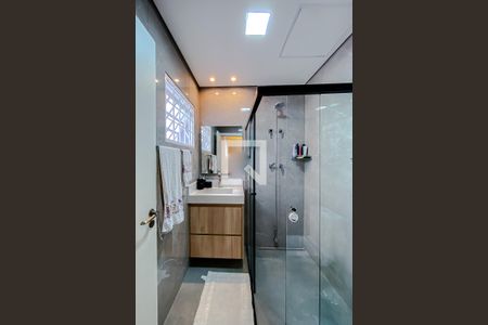 Casa à venda com 322m², 4 quartos e 4 vagasBanheiro da Suíte 2