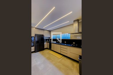 Casa à venda com 322m², 4 quartos e 4 vagasCozinha