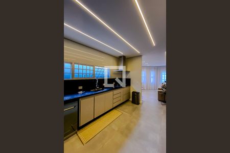 Casa à venda com 322m², 4 quartos e 4 vagasCozinha