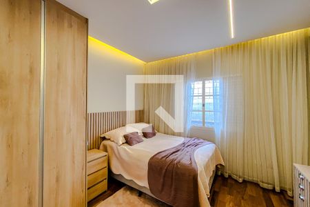 Casa à venda com 322m², 4 quartos e 4 vagasQuarto 2 - Suíte