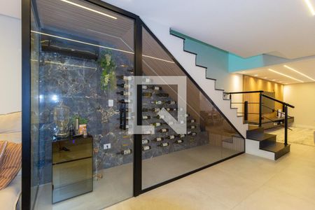 Casa à venda com 322m², 4 quartos e 4 vagasAdega