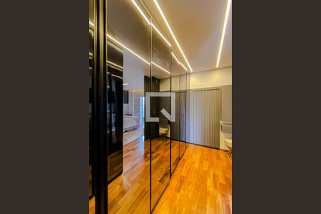 Casa à venda com 322m², 4 quartos e 4 vagasQuarto 1 - Armários