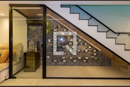 Casa à venda com 322m², 4 quartos e 4 vagasAdega