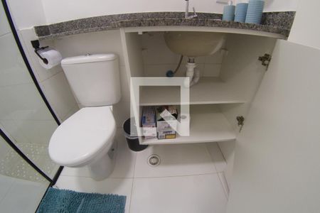 Banheiro de kitnet/studio para alugar com 1 quarto, 22m² em Jardim das Vertentes, São Paulo