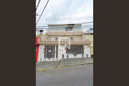 Casa à venda com 290m², 4 quartos e 3 vagasFachada
