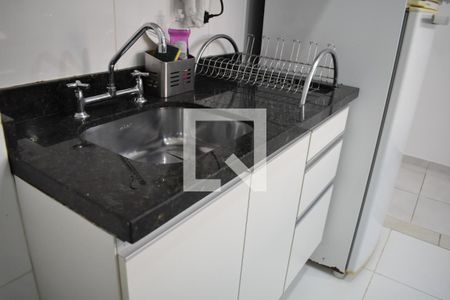 Cozinha de apartamento para alugar com 1 quarto, 31m² em Cristo Rei, Curitiba