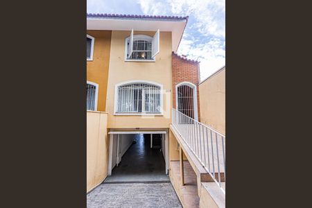 Casa para alugar com 180m², 3 quartos e 3 vagasFachada interna