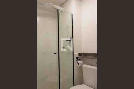 Banheiro de kitnet/studio para alugar com 1 quarto, 22m² em Jardim das Vertentes, São Paulo