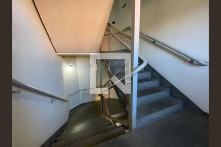 Apartamento à venda com 55m², 3 quartos e 1 vaga Apartamento à venda com 55m², 3 quartos e 1 vagaEscada