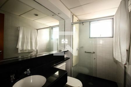 Banheiro de apartamento à venda com 1 quarto, 25m² em Santo Agostinho, Belo Horizonte