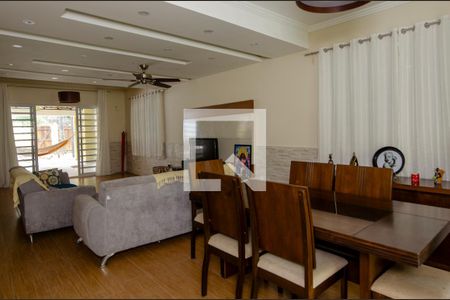 Casa de condomínio para alugar com 504m², 4 quartos e 4 vagas Casa de condomínio para alugar com 504m², 4 quartos e 4 vagasSala